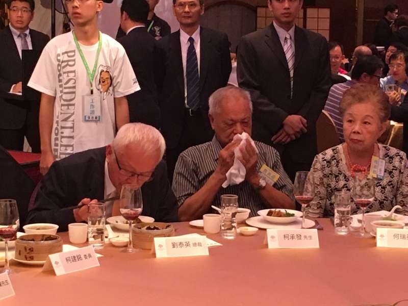 李登輝基金會9日舉行募款餐會,劉泰英、柯文哲父母。(顏振凱攝) 李登輝基金會9日舉行募款餐會,劉泰英、柯文哲父母。(顏振凱攝)