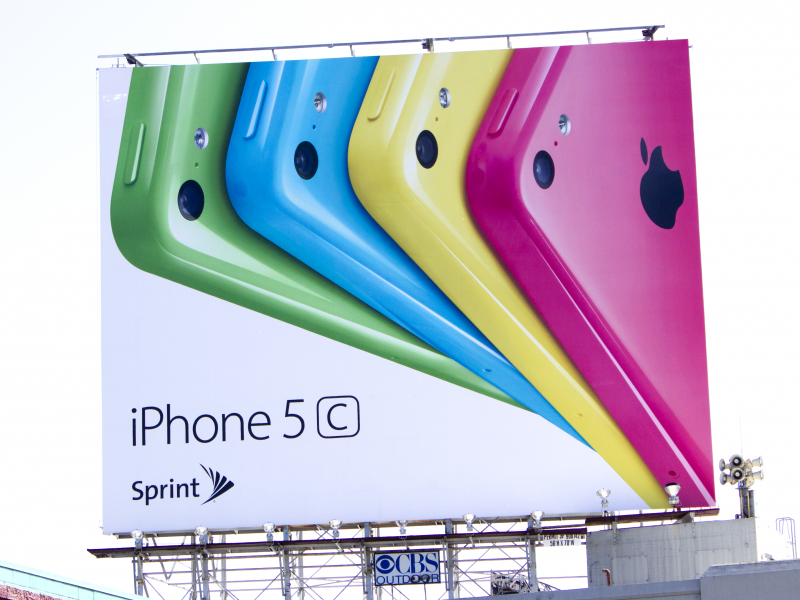 iPhone 5C推出多款亮麗顏色,也是非常不得不提的經典款式。(圖/Peter Kaminski@Flickr) iPhone 5C推出多款亮麗顏色,也是非常不得不提的經典款式。(圖/Peter Kaminski@Flickr)