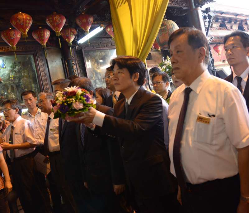 行政院長賴清德16日首次以院長身分回娘家,並前往台灣首廟天壇祭拜,賴清德受訪時表示,台南家裡是熟悉的環境,所以睡的比較好。(行政院) 行政院長賴清德16日首次以院長身分回娘家,並前往台灣首廟天壇祭拜,賴清德受訪時表示,台南家裡是熟悉的環境,所以睡的比較好。(行政院)