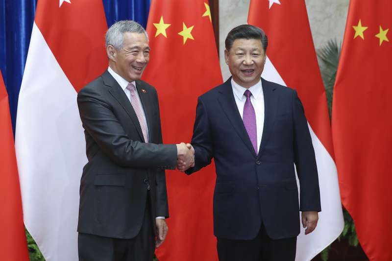 新加坡總理李顯龍與中國國家主席習近平。(美聯社) 新加坡總理李顯龍與中國國家主席習近平。(美聯社)