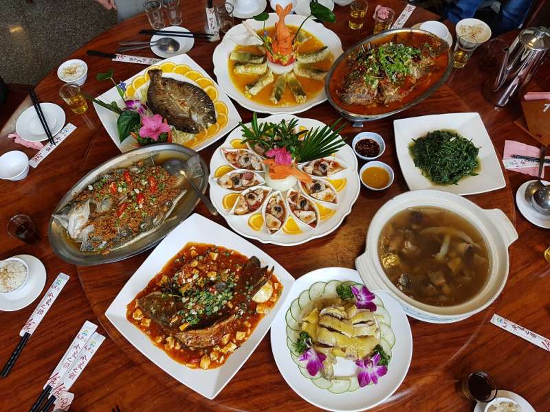 新竹縣後山—尖石鄉的鮮魚料理,都是從「產地」直接到「餐桌」,CP值相當高。(圖/方詠騰攝) 新竹縣後山—尖石鄉的鮮魚料理,都是從「產地」直接到「餐桌」,CP值相當高。(圖/方詠騰攝)