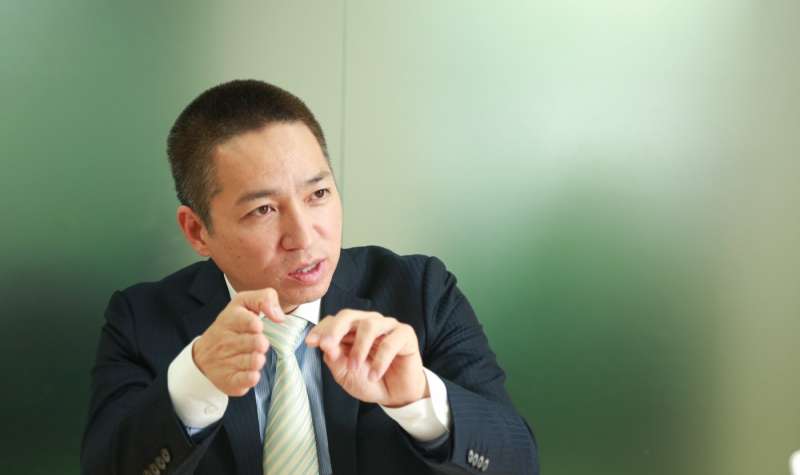 勇於挑戰不同視野的伊藤嘉明,目前最大的目標是拯救整個日本青年世代的工作者。(圖/賀大新攝,經理人提供) 勇於挑戰不同視野的伊藤嘉明,目前最大的目標是拯救整個日本青年世代的工作者。(圖/賀大新攝,經理人提供)