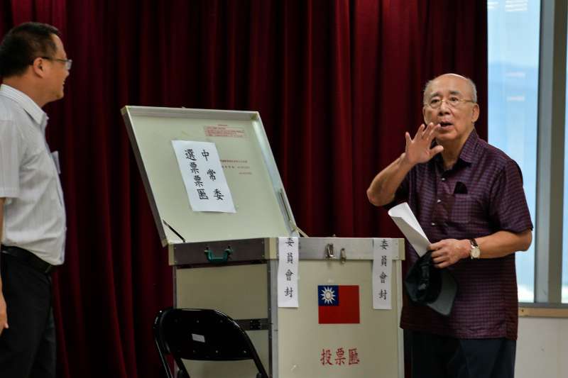 20171001-國民黨中常委投票,吳伯雄投票。(甘岱民攝) 20171001-國民黨中常委投票,吳伯雄投票。(甘岱民攝)
