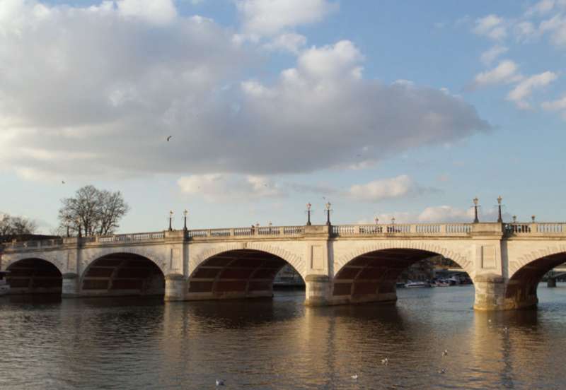 泰晤士河上游漫步Thames Path。（圖/麥田出版提供）