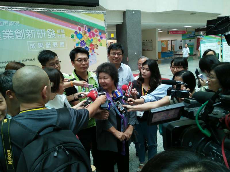 高雄市長陳菊盼地方型SBIR計畫,可提升中小企業競爭力。(圖/龔傑森攝) 高雄市長陳菊盼地方型SBIR計畫,可提升中小企業競爭力。(圖/龔傑森攝)