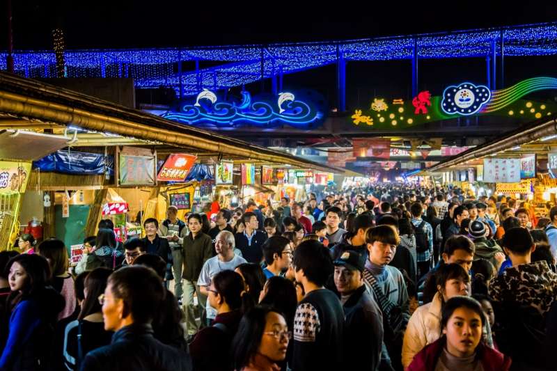 台灣小吃、夜市文化獨步全球，是外國觀光客喜愛到訪的重點，透過攤商提供多元支付服務將能使夜市更加國際化（圖／花蓮縣政府提供）