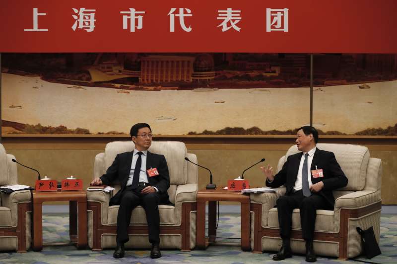 2017年10月19日,中共十九大進入第二天議程,上海市委書記韓正(左)與市長應勇(AP) 2017年10月19日,中共十九大進入第二天議程,上海市委書記韓正(左)與市長應勇(AP)
