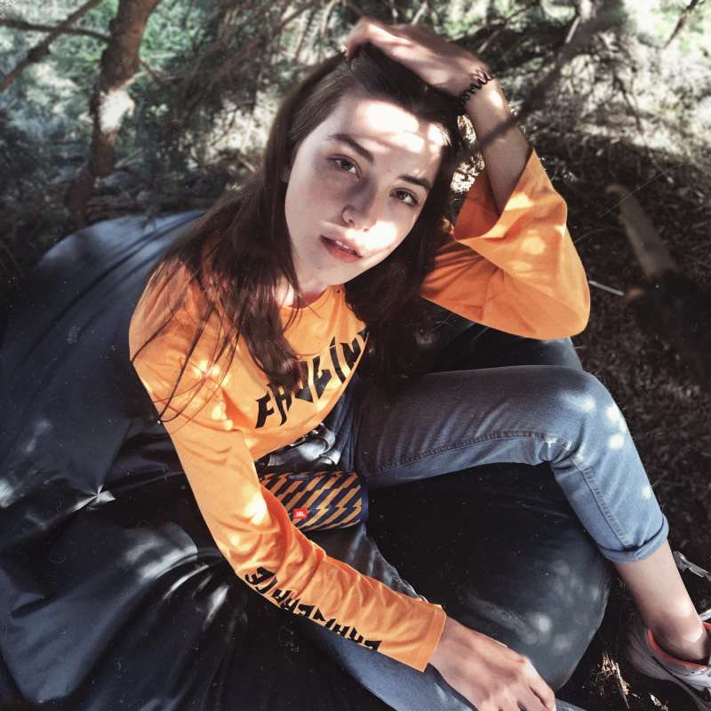 俄羅斯14歲模特兒姿尤芭日前在中國上海走秀,疑因過勞猝死(取自v.dzyuba97@vk.com) 俄羅斯14歲模特兒姿尤芭日前在中國上海走秀,疑因過勞猝死(取自v.dzyuba97@vk.com)