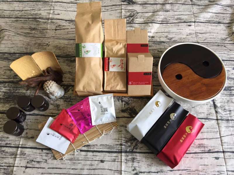 太極餘韻4 種茶類:烏龍茶、紅烏龍、紅茶、白茶,許多客人一喝成主顧(圖/新零售時代提供) 太極餘韻4 種茶類:烏龍茶、紅烏龍、紅茶、白茶,許多客人一喝成主顧(圖/新零售時代提供)
