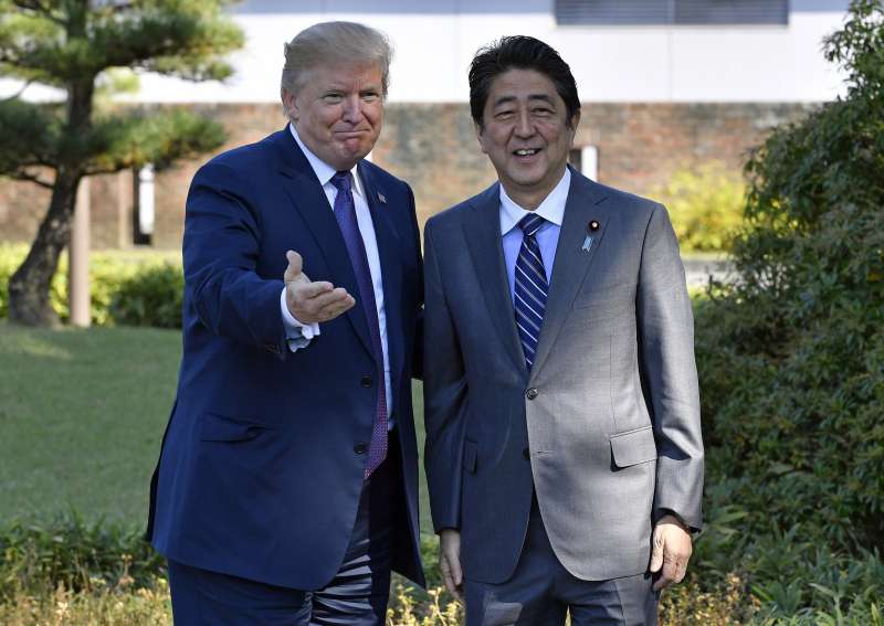 川普,川普亞洲行,安倍晉三。(美聯社) 川普,川普亞洲行,安倍晉三。(美聯社)