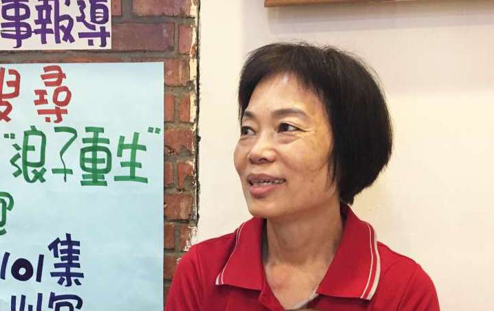 劉文中的媽媽一路陪伴孩子走回正途,如今也在燒肉便當店忙進忙出,不僅做內場,連外送也能幫忙!(圖/鐘敏瑜攝) 劉文中的媽媽一路陪伴孩子走回正途,如今也在燒肉便當店忙進忙出,不僅做內場,連外送也能幫忙!(圖/鐘敏瑜攝)