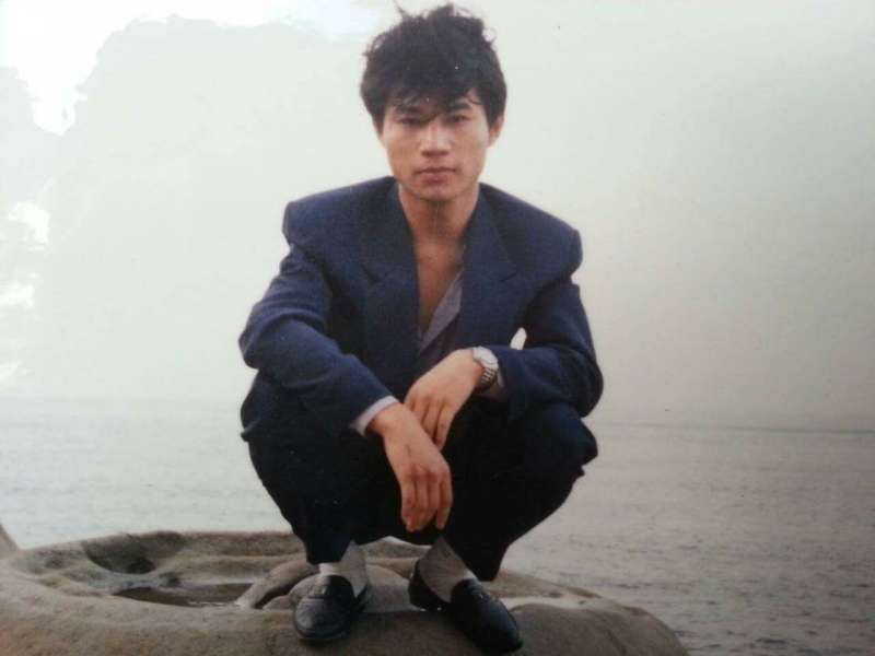 20歲的葉昇峻,正值最放浪不羈的叛逆期。(圖/寶島叫賣哥 - 葉昇峻@Facebook) 20歲的葉昇峻,正值最放浪不羈的叛逆期。(圖/寶島叫賣哥 - 葉昇峻@Facebook)