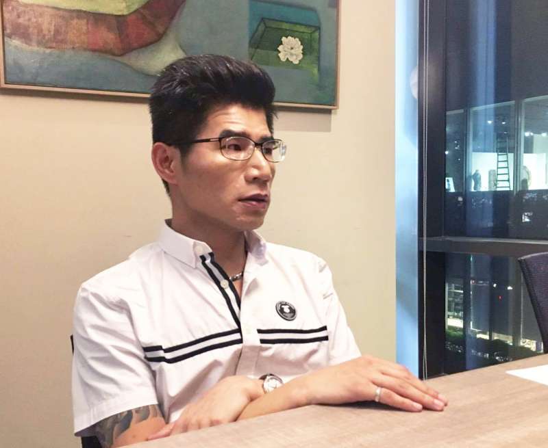外表看來爽朗,但叫賣哥其實有著一段外人無法想像的艱苦過去。(圖/陳憶慈攝) 外表看來爽朗,但叫賣哥其實有著一段外人無法想像的艱苦過去。(圖/陳憶慈攝)