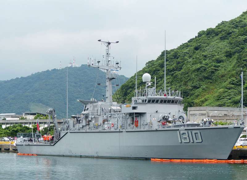 台灣海軍在2010年向美國購買除役的鶚級獵雷艦,2012年10月底正式返國成軍,被命名為永靖級獵雷艦。(取自維基百科) 台灣海軍在2010年向美國購買除役的鶚級獵雷艦,2012年10月底正式返國成軍,被命名為永靖級獵雷艦。(取自維基百科)