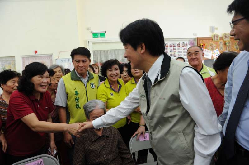 行政院長賴清德今(18)日視察屏東大鵬灣建設計畫時表示,未來中央及地方應協助大鵬灣BOT案的投資計畫。(行政院提供) 行政院長賴清德今(18)日視察屏東大鵬灣建設計畫時表示,未來中央及地方應協助大鵬灣BOT案的投資計畫。(行政院提供)