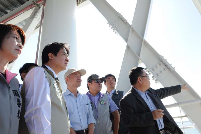 行政院長賴清德今(18)日視察屏東大鵬灣建設計畫時表示,未來中央及地方應協助大鵬灣BOT案的投資計畫。(行政院提供) 行政院長賴清德今(18)日視察屏東大鵬灣建設計畫時表示,未來中央及地方應協助大鵬灣BOT案的投資計畫。(行政院提供)