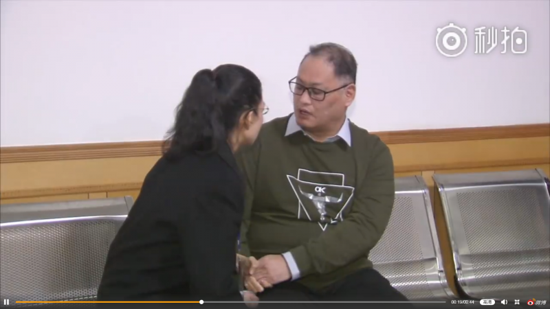 2017年11月28日,李明哲案一審宣判後,法院安排妻子李凈瑜會見(微博) 2017年11月28日,李明哲案一審宣判後,法院安排妻子李凈瑜會見(微博)