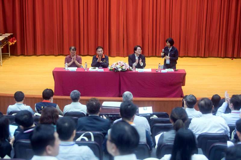 基隆市長林右昌希望所有家長會長和校方密切合作,讓孩子不要輸在起跑點上。(圖/張毅攝) 基隆市長林右昌希望所有家長會長和校方密切合作,讓孩子不要輸在起跑點上。(圖/張毅攝)