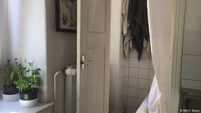 在德國,老舊公寓的衛浴通常很迷你。(德國之聲) 在德國,老舊公寓的衛浴通常很迷你。(德國之聲)