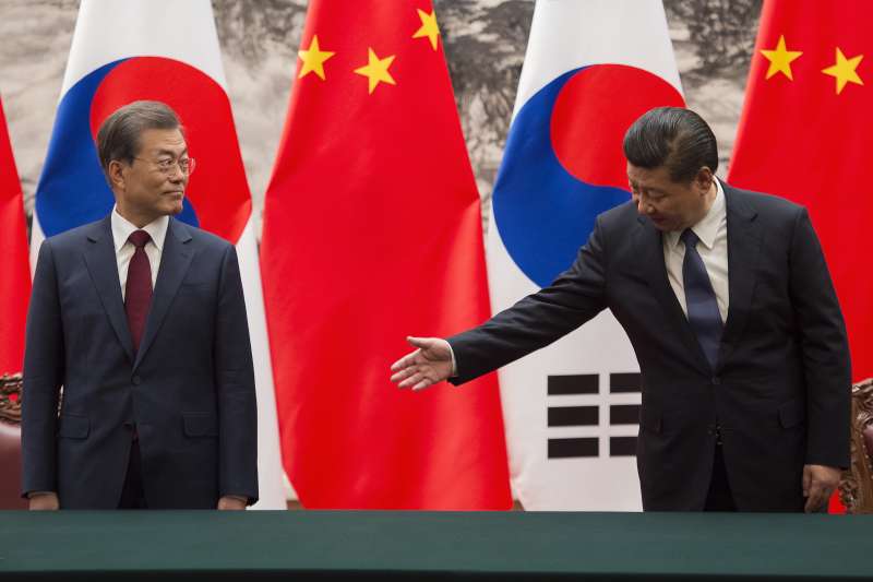 南韓總統文在寅(左)與中國國家主席習近平(AP) 南韓總統文在寅(左)與中國國家主席習近平(AP)
