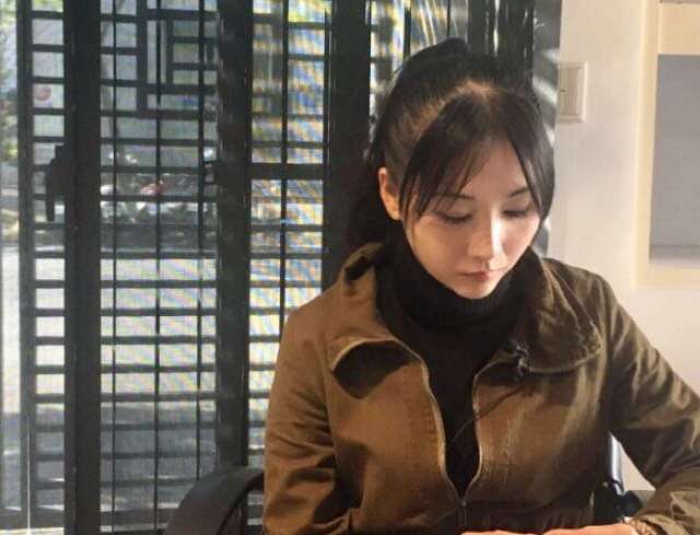 談起過去那段黑暗時期,簡碧燕時而暢談,時而沉思,心緒之複雜外人或許難以體會吧。(圖/鐘敏瑜攝) 談起過去那段黑暗時期,簡碧燕時而暢談,時而沉思,心緒之複雜外人或許難以體會吧。(圖/鐘敏瑜攝)