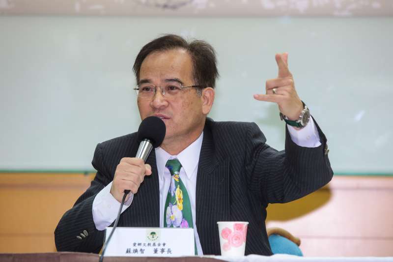 20180105-愛鄉文教基金會董事長蘇煥智5日召開「還我自治權！區長、農田水利會會長官派利弊」記者會。（顏麟宇攝）