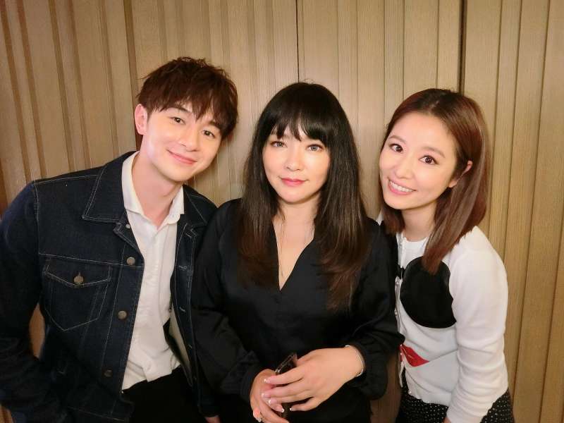 演員林心如主演製作的新電視劇《我的男孩》在中國遭人舉報是「台獨」作品,在中國騰訊視頻網站上才播出2集,就慘遭全面下架。圖中為《我的男孩》男主角張軒睿(左1)與女主角林心如(右1)(取自林心如臉書) 演員林心如主演製作的新電視劇《我的男孩》在中國遭人舉報是「台獨」作品,在中國騰訊視頻網站上才播出2集,就慘遭全面下架。圖中為《我的男孩》男主角張軒睿(左1)與女主角林心如(右1)(取自林心如臉書)