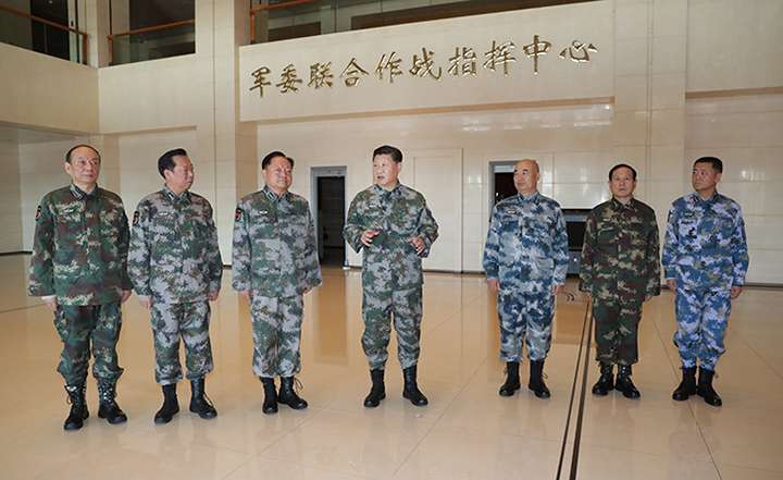 習近平視察軍委聯合作戰指揮中心。 習近平視察軍委聯合作戰指揮中心。