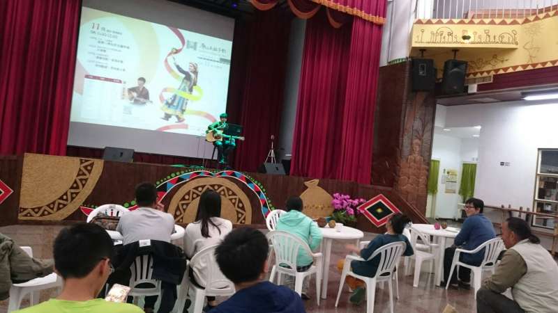 高雄原住民故事館提供舞台，邀請原民歌手及舞團登台獻藝。（圖／高雄市政府原民會提供）