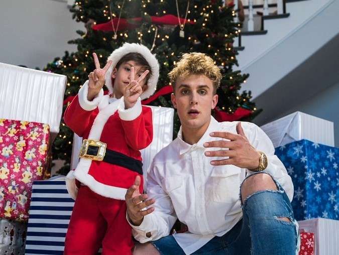 傑克·保羅(Jake Paul)是一位擁有1200萬訂閱的20歲YouTuber,許多青少年瘋狂的迷戀他,影片累積觀看次數超過20億次。 (圖/Twitter,數位時代提供) 傑克·保羅(Jake Paul)是一位擁有1200萬訂閱的20歲YouTuber,許多青少年瘋狂的迷戀他,影片累積觀看次數超過20億次。 (圖/Twitter,數位時代提供)