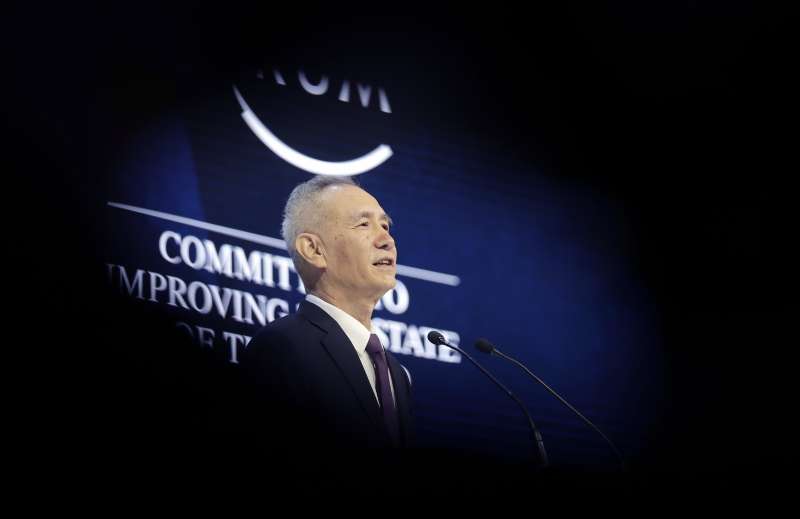 中共中央政治局委員、中央財經領導小組辦公室主任劉鶴出席在蘇黎世舉行的世界經濟論壇(WEF)第48屆年會(AP) 中共中央政治局委員、中央財經領導小組辦公室主任劉鶴出席在蘇黎世舉行的世界經濟論壇(WEF)第48屆年會(AP)
