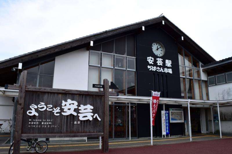 安藝站JIBASAN市場,旅客們當地伴手禮購買的第一選擇。(圖/高知縣安藝市) 安藝站JIBASAN市場,旅客們當地伴手禮購買的第一選擇。(圖/高知縣安藝市)