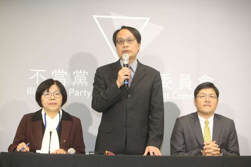 20180201-不當黨產處理委員會就婦聯會案後續程序記者會,認定婦聯會為國民黨附隨組織,財產立即凍結,(左起)發言人施錦芳、主委林峯正、委員連立堅。(陳明仁攝) 20180201-不當黨產處理委員會就婦聯會案後續程序記者會,認定婦聯會為國民黨附隨組織,財產立即凍結,(左起)發言人施錦芳、主委林峯正、委員連立堅。(陳明仁攝)