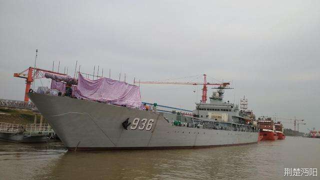 072III型坦克登陸艦「海洋山」號(舷號936)的電磁砲原型。 072III型坦克登陸艦「海洋山」號(舷號936)的電磁砲原型。