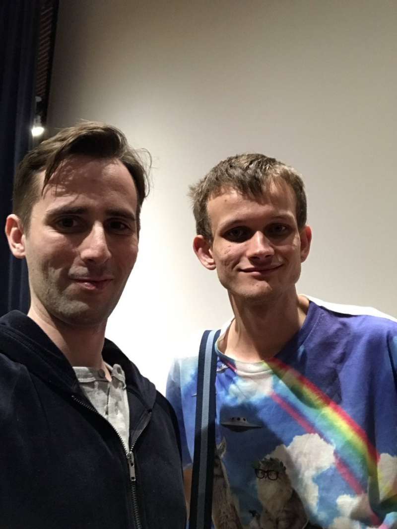 左起格蘭特.悍馬(Grant Hummer)與以太坊創辦人布特林(Vitalik Buterin)。(圖/) 左起格蘭特.悍馬(Grant Hummer)與以太坊創辦人布特林(Vitalik Buterin)。(圖/)