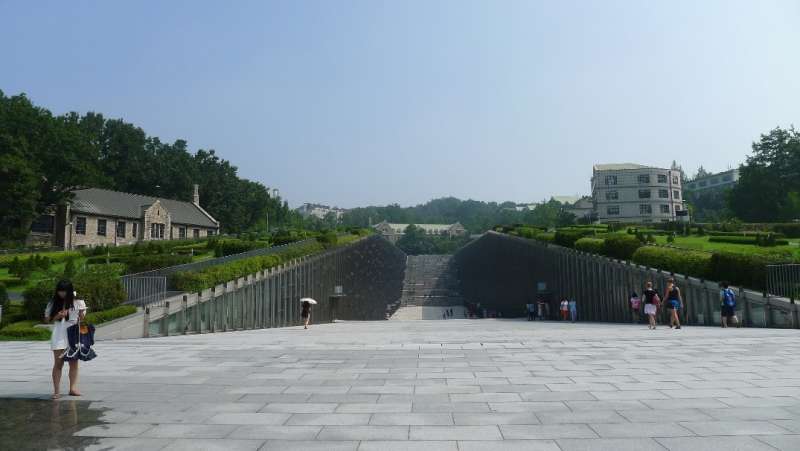 優美校園一度成觀光景點的梨花大學,一年的學費為847萬韓幣(約台幣23萬)(圖/Fion提供) 優美校園一度成觀光景點的梨花大學,一年的學費為847萬韓幣(約台幣23萬)(圖/Fion提供)