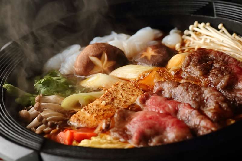 鋤燒(スキヤキ)情境圖。(圖/istockphoto by gontabunta,研之有物提供) 鋤燒(スキヤキ)情境圖。(圖/istockphoto by gontabunta,研之有物提供)