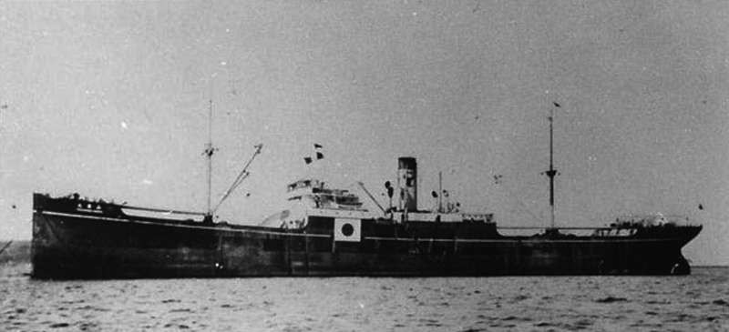 日本運輸船山藤丸, 1942 年 10 月 19 日沉沒於澎湖外海。但耐人尋味的是,美國表示該船是由美國潛艇「長鬚鯨號」以魚雷擊沉,但日方的記載卻是「觸礁」。臧振華表示,這種「各自表述」的情況在戰爭相關史料中經常可見。(圖/臧振華,研之有物提供) 日本運輸船山藤丸, 1942 年 10 月 19 日沉沒於澎湖外海。但耐人尋味的是,美國表示該船是由美國潛艇「長鬚鯨號」以魚雷擊沉,但日方的記載卻是「觸礁」。臧振華表示,這種「各自表述」的情況在戰爭相關史料中經常可見。(圖/臧振華,研之有物提供)