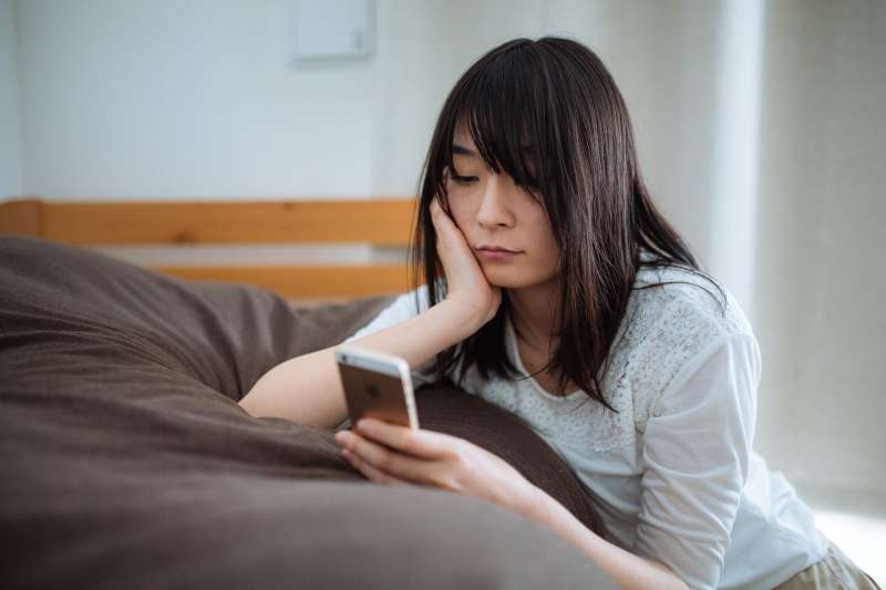 儘管接、打電話在一些人看起來是一件毫無難度的小事,但對某些人來說,卻可能產生焦慮、害怕的感受。(示意圖非本人/pakutaso) 儘管接、打電話在一些人看起來是一件毫無難度的小事,但對某些人來說,卻可能產生焦慮、害怕的感受。(示意圖非本人/pakutaso)