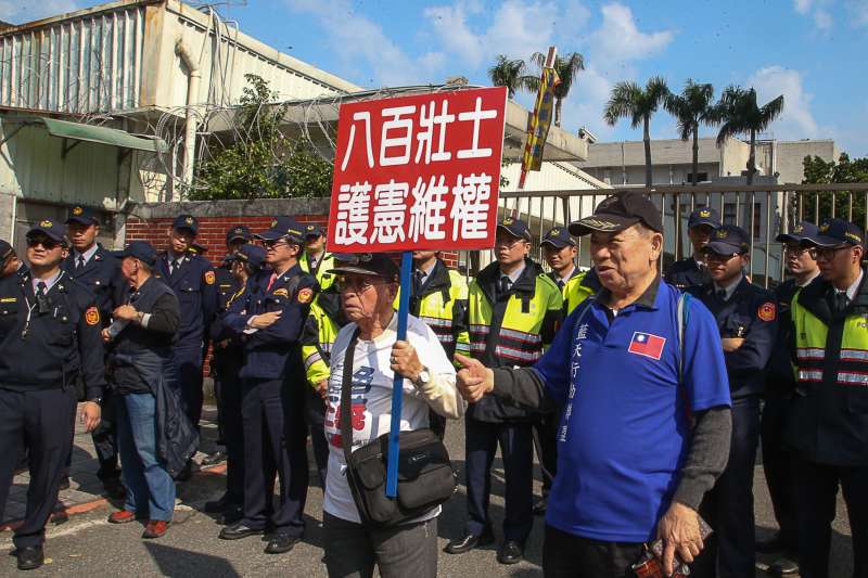 20180227-反年金改革團體「八百壯士」立法院抗爭 。（陳明仁攝）