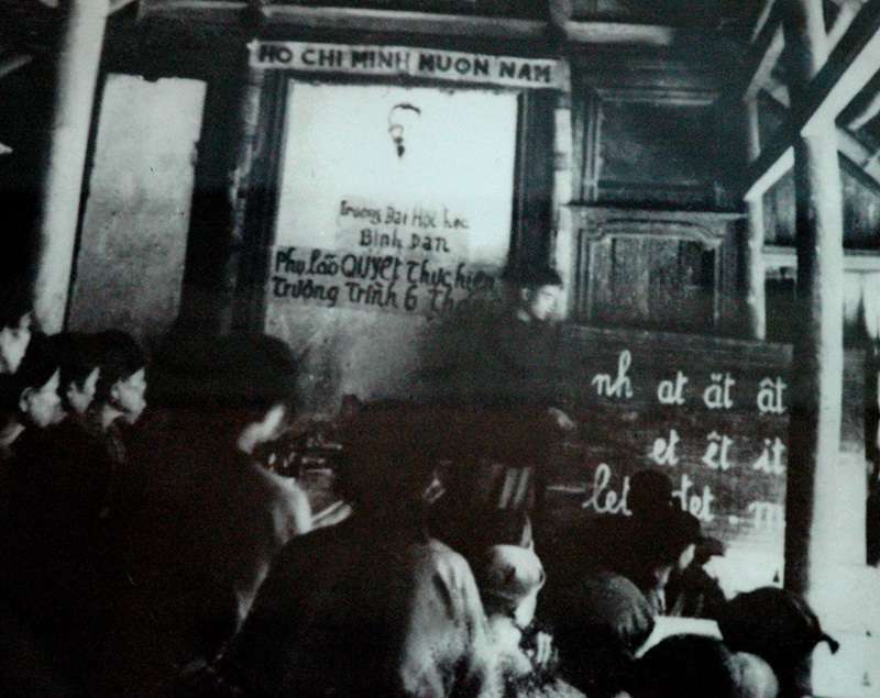 越南各地民眾響應胡志明的羅馬字政策。(圖/Nam Quốc Văn提供|想想論壇) 越南各地民眾響應胡志明的羅馬字政策。(圖/Nam Quốc Văn提供|想想論壇)