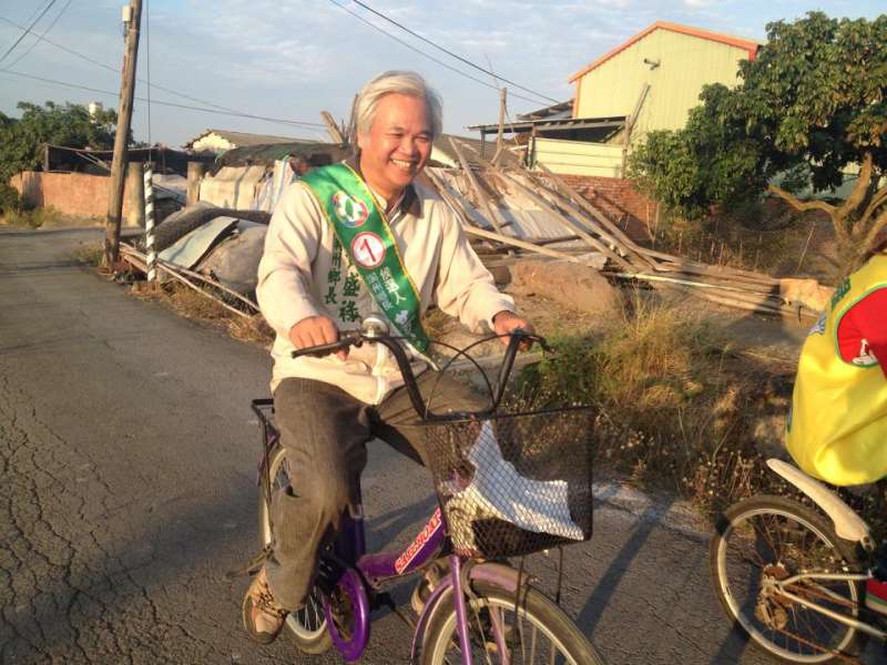 針對北農事件,溪州鄉長黃盛祿説,「北農連休3日以致菜價崩跌完全是假議題」,這是「衛生紙之亂」的翻版。(取自黃盛祿臉書) 針對北農事件,溪州鄉長黃盛祿説,「北農連休3日以致菜價崩跌完全是假議題」,這是「衛生紙之亂」的翻版。(取自黃盛祿臉書)