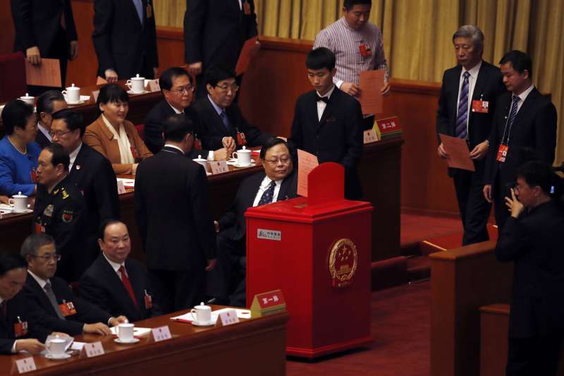 2018年3月11日,中國第十三屆全國人大一次會議表決通過包括取消國家主席任期在內的修憲案(AP) 2018年3月11日,中國第十三屆全國人大一次會議表決通過包括取消國家主席任期在內的修憲案(AP)
