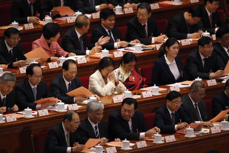 2018年3月11日,中國第十三屆全國人大一次會議表決通過包括取消國家主席任期在內的修憲案(AP) 2018年3月11日,中國第十三屆全國人大一次會議表決通過包括取消國家主席任期在內的修憲案(AP)