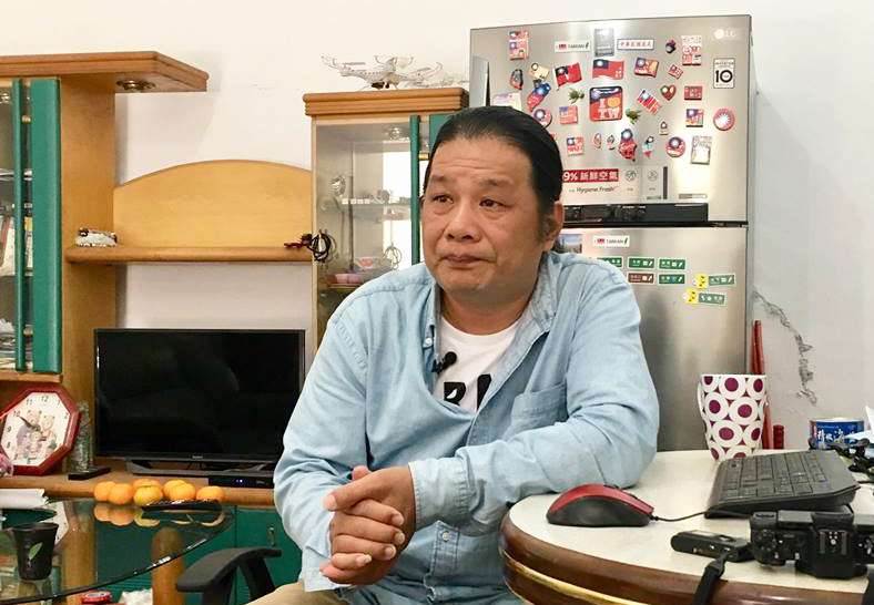 談起環境問題,陳大哥嚴肅了起來。(圖/鐘敏瑜攝) 談起環境問題,陳大哥嚴肅了起來。(圖/鐘敏瑜攝)