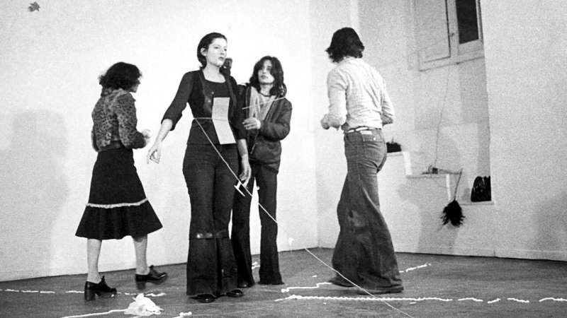 Marina Abramovic「節奏系列」終結作品《節奏0》(圖/言人文化提供) Marina Abramovic「節奏系列」終結作品《節奏0》(圖/言人文化提供)