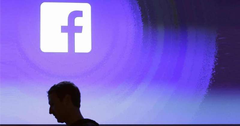 事件爆發以來,Facebook在週一市值蒸發將近360 億美元(約合新台幣 1.05 兆元),佐克伯身價也暴跌 49 億美元 (約合新台幣 1430 億元)。 (圖/取自Twitter,數位時代提供) 事件爆發以來,Facebook在週一市值蒸發將近360 億美元(約合新台幣 1.05 兆元),佐克伯身價也暴跌 49 億美元 (約合新台幣 1430 億元)。 (圖/取自Twitter,數位時代提供)
