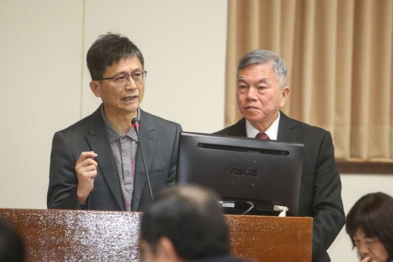20180321-針對環評與經濟發展之競合,產業缺電、缺水、缺地、缺工、缺人才、企業缺時間,政府之因應對策等議題,立法院委員會邀相關部會首長報告並備詢,(左起環保署副署長詹順貴、經濟部長沈榮等。(陳明仁攝) 20180321-針對環評與經濟發展之競合,產業缺電、缺水、缺地、缺工、缺人才、企業缺時間,政府之因應對策等議題,立法院委員會邀相關部會首長報告並備詢,(左起環保署副署長詹順貴、經濟部長沈榮等。(陳明仁攝)