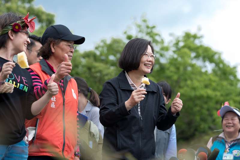 2018年3月31日，蔡英文總統參訪花蓮瑞穗富源鳳梨公園（總統府）