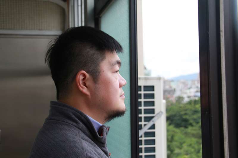 媽媽嘴老闆呂炳宏接受專訪,道出5年前被指為「殺人犯」的10天如何改變他一生(陳韡誌攝影) 媽媽嘴老闆呂炳宏接受專訪,道出5年前被指為「殺人犯」的10天如何改變他一生(陳韡誌攝影)